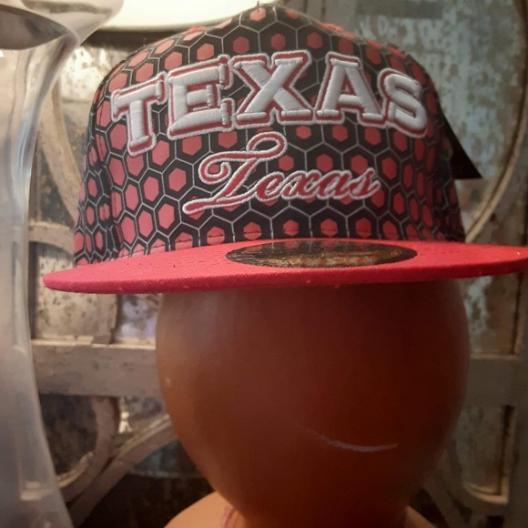 TEXAS HAT - PREMIUM TEXAS RED WITH BLACK HAT - Picture 2 of 7